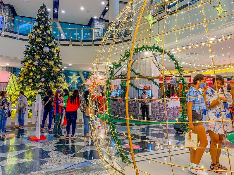 Christmas shopping and fanfare in full swing across UAE Image Credit : Sunil Kumar