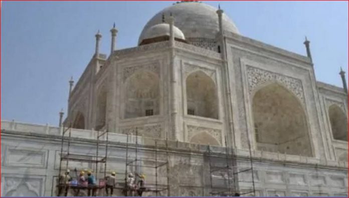 Thunderstorm damages minor structures in Taj Mahal