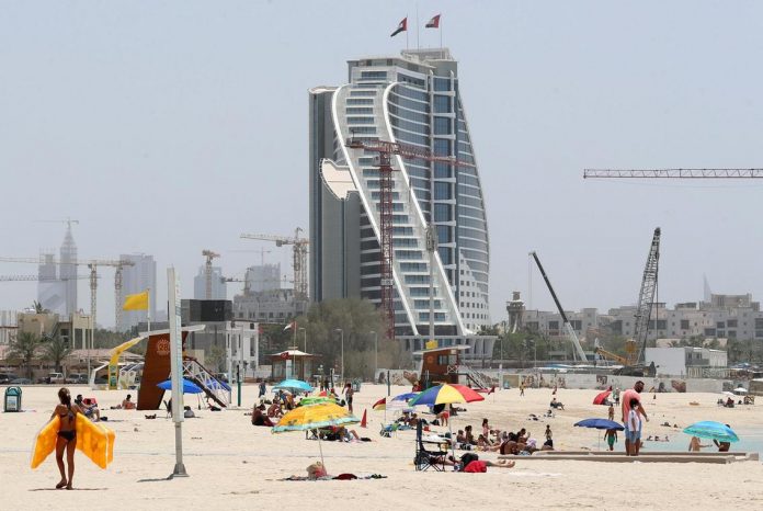 Tourists flock to Dubai to safely enjoy winter without COVID-19 lockdowns