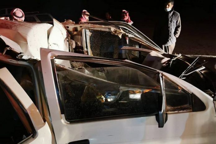 Saudi Civil Defence member responds to car accident, finds out father died in the crash